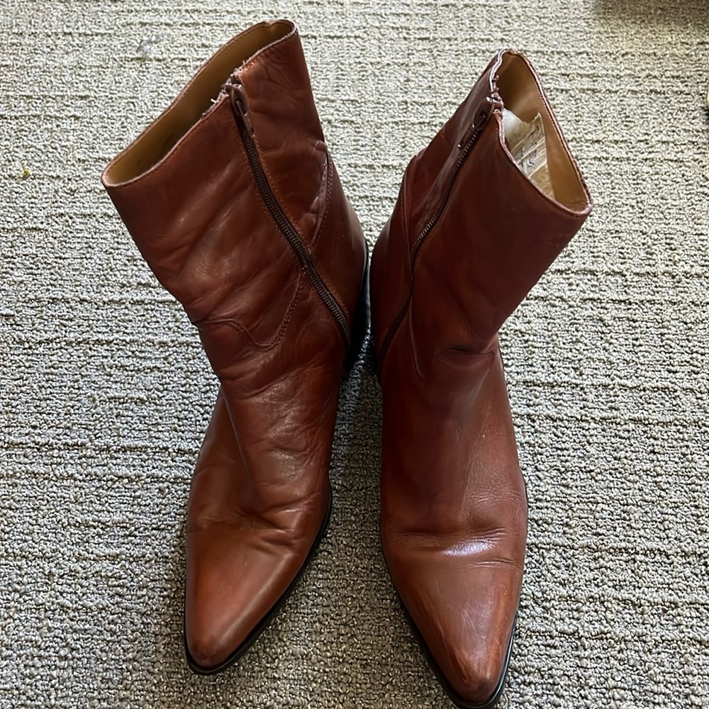 Vintage brown leather boots pointed heel size 9